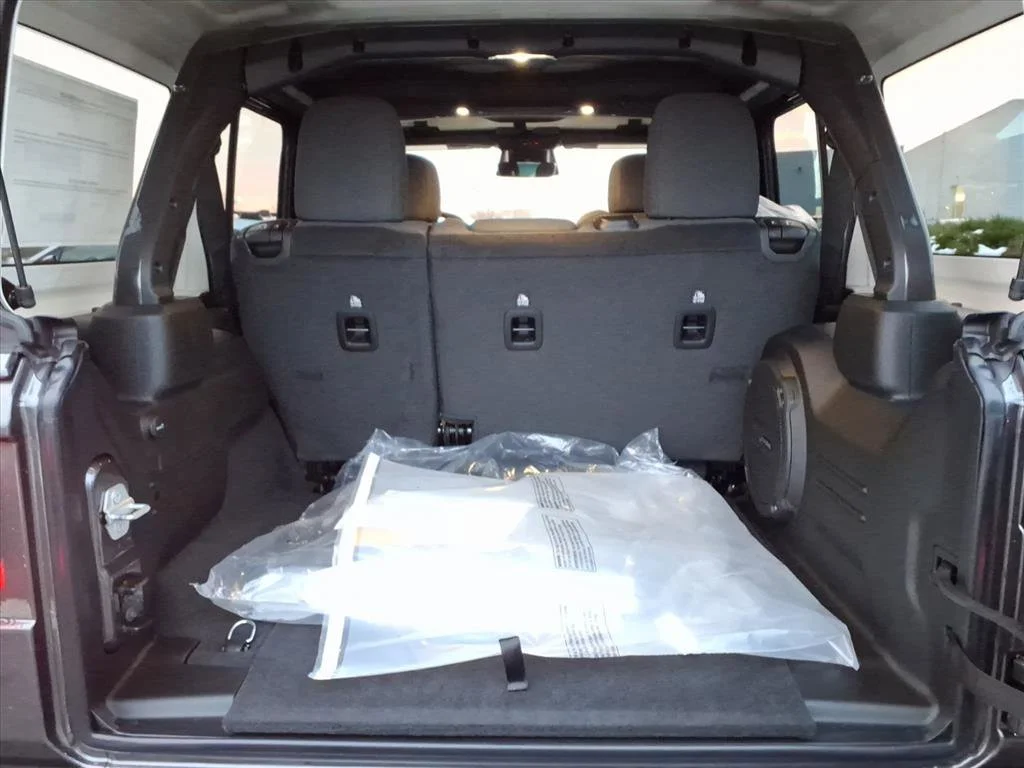 New 2026 Granite Crystal Metallic Clear-Coat Exterior Paint Jeep Sahara image 18