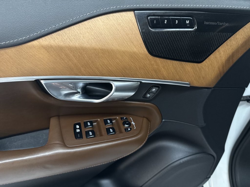 Used 2019 Crystal White Pearl Volvo T8 Inscription image 15
