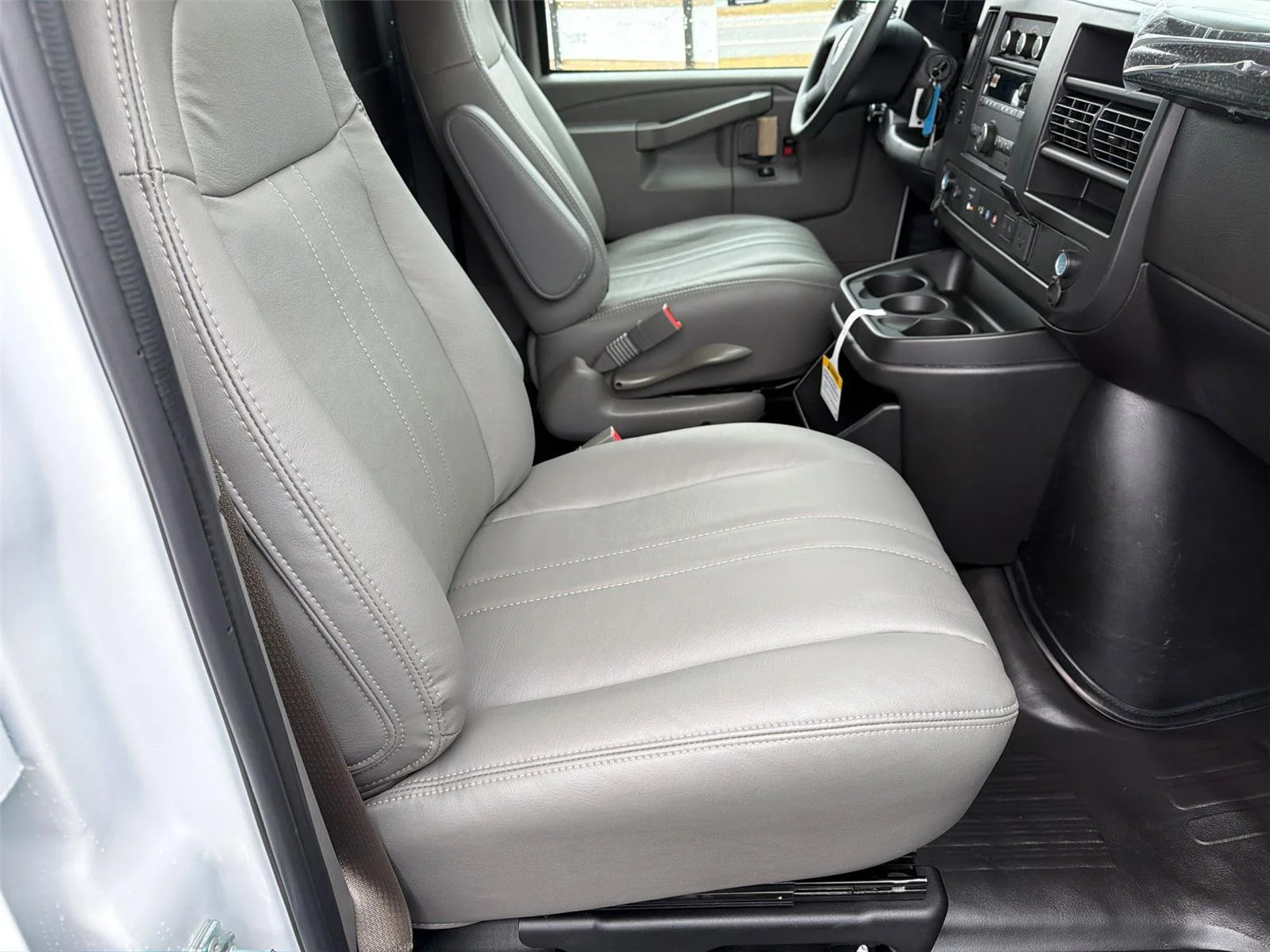 2026 GMC Savana Cargo Work Van - Photo 9