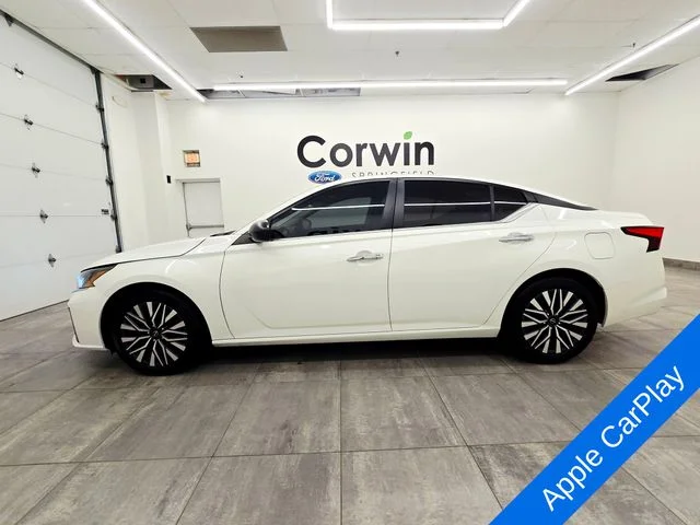Used 2024 White Nissan 2.5 SV image 2