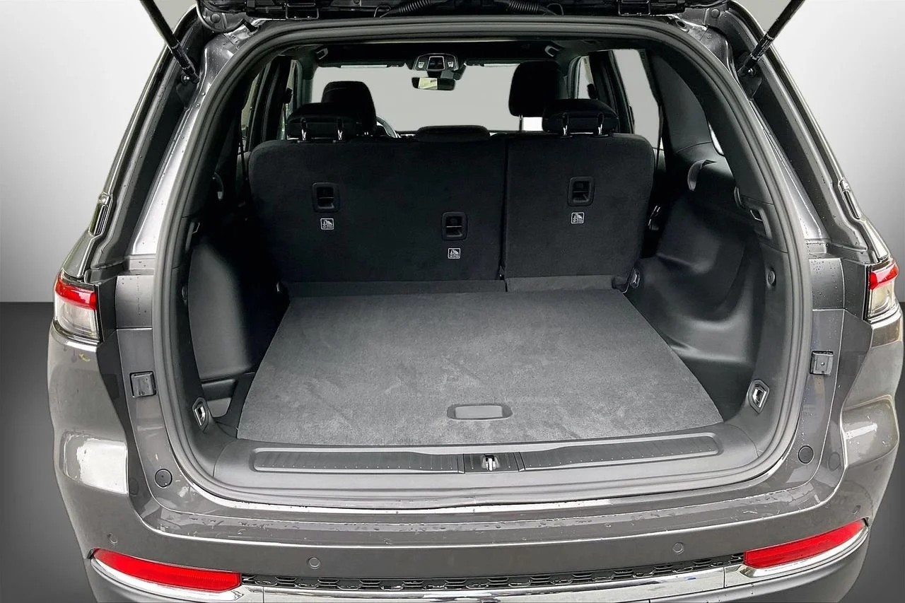New 2026 Baltic Gray Metallic Clearcoat Jeep Laredo image 19