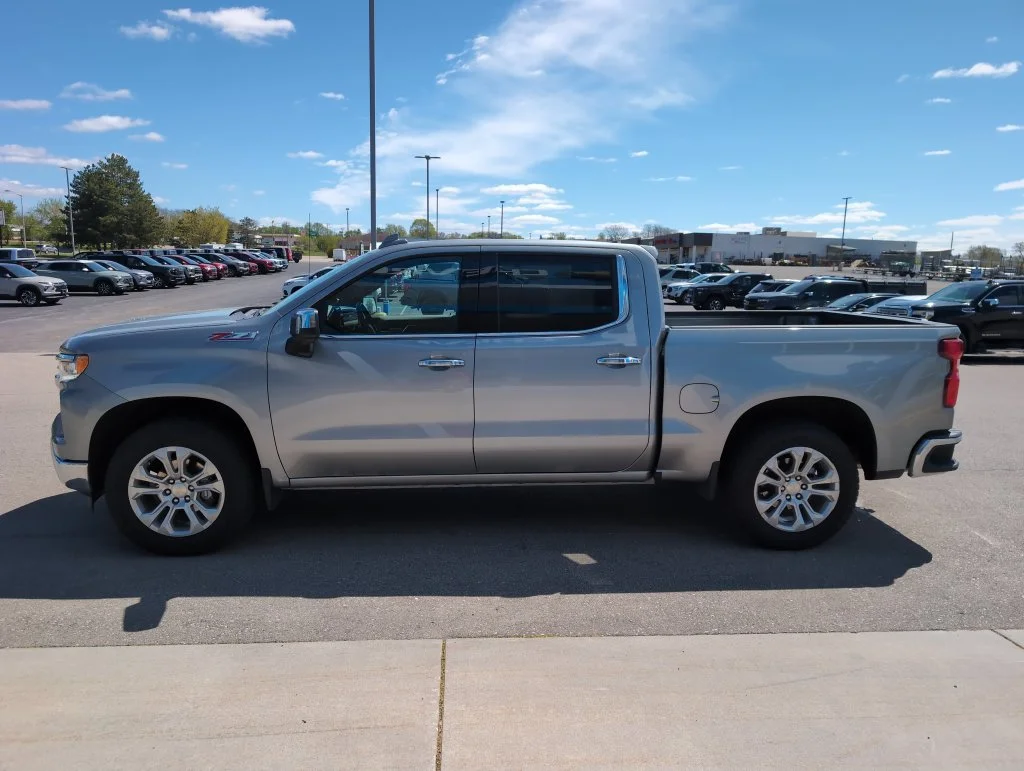 2025 Chevrolet Silverado 1500 LTZ - Photo 5