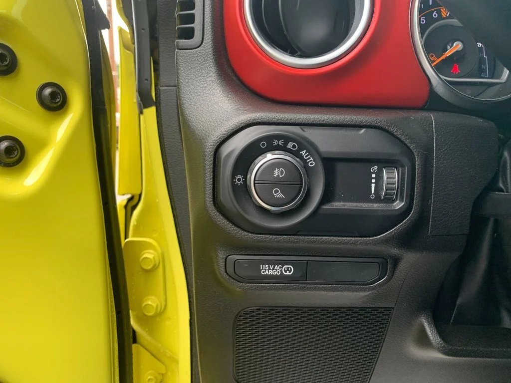 Used 2023  Jeep Rubicon image 31