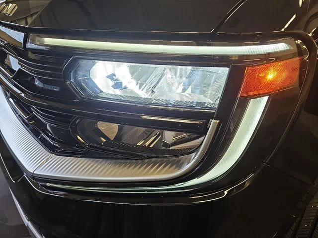 Used 2025 Black Ford Platinum image 27