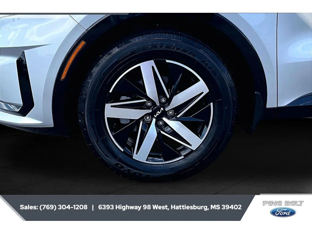 Used 2022 Sparkling Silver Kia S image 7