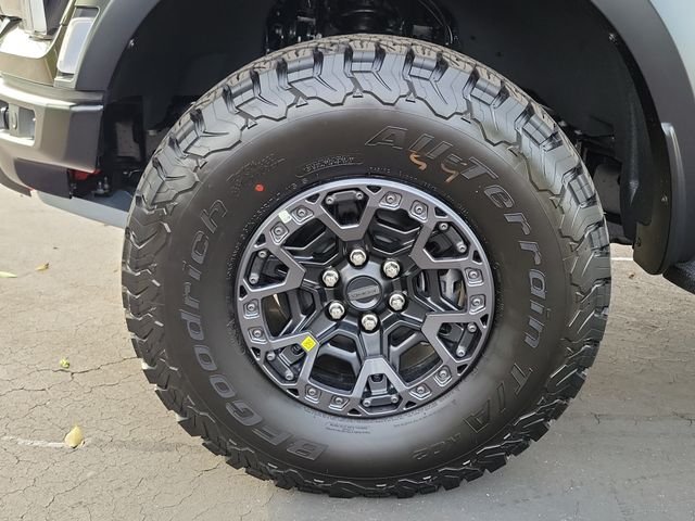 New 2026 Shelter Green Ford Raptor® image 31