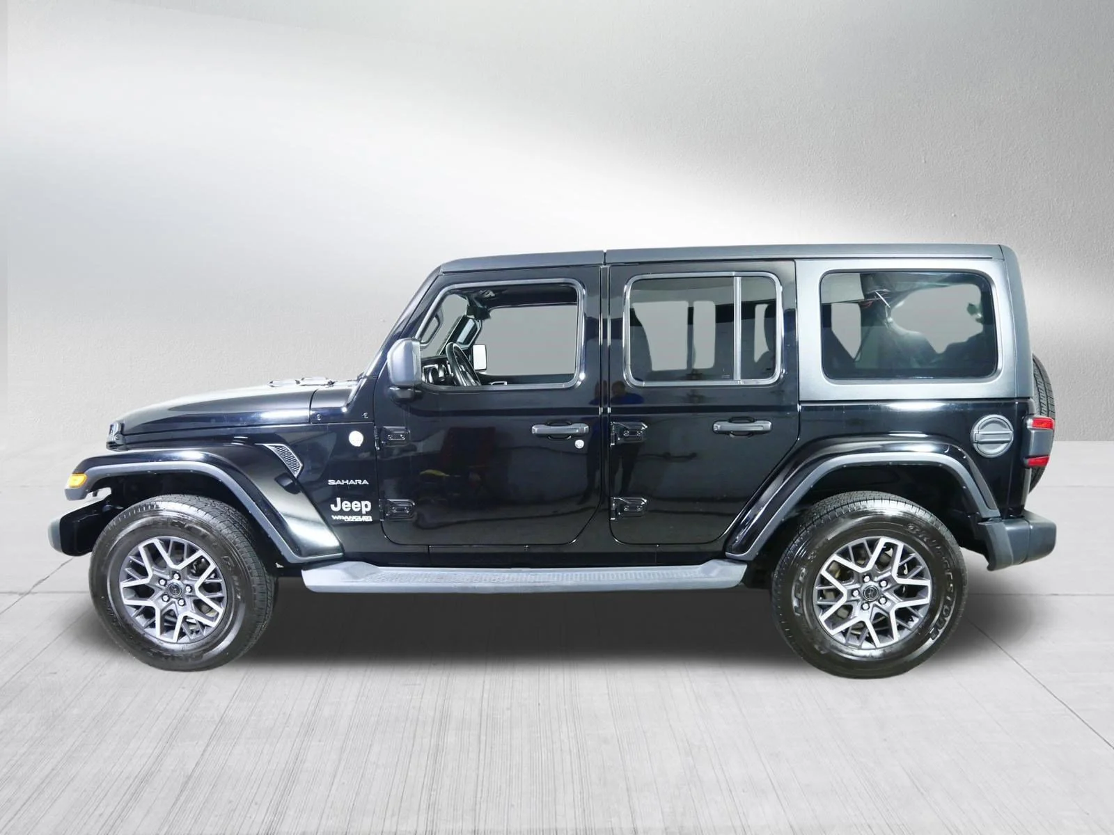 Used 2019 Black Clearcoat Jeep Sahara image 4
