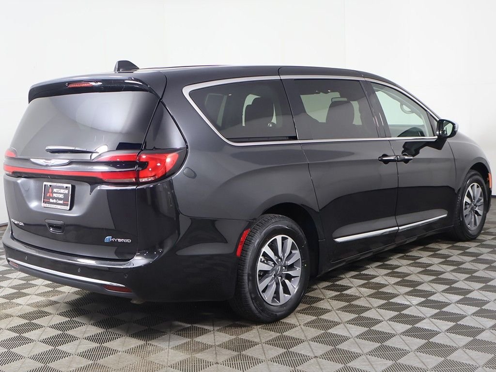 Used 2023 Black Chrysler Limited image 13