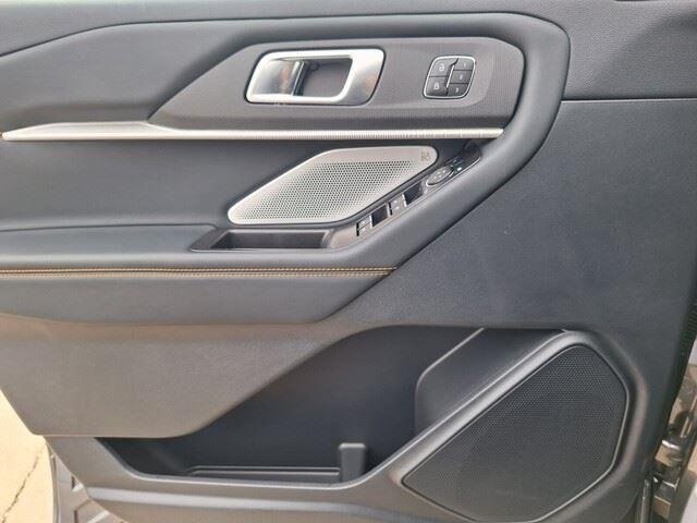 New 2026 Carbonized Gray Metallic Ford Tremor® image 22