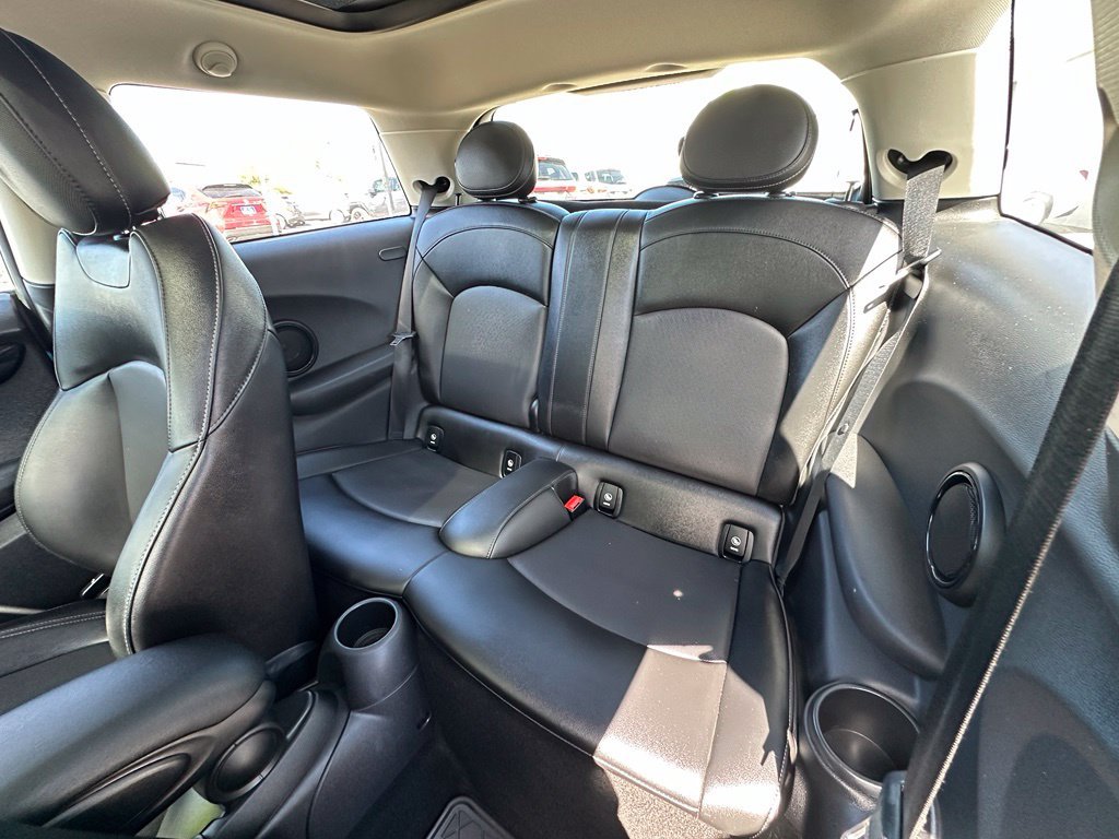 Used 2016 Blue MINI Base image 10