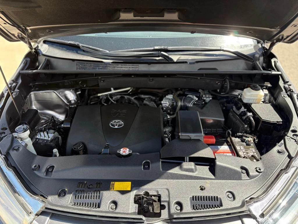 Used 2019 Predawn Gray Mica Toyota XLE image 28