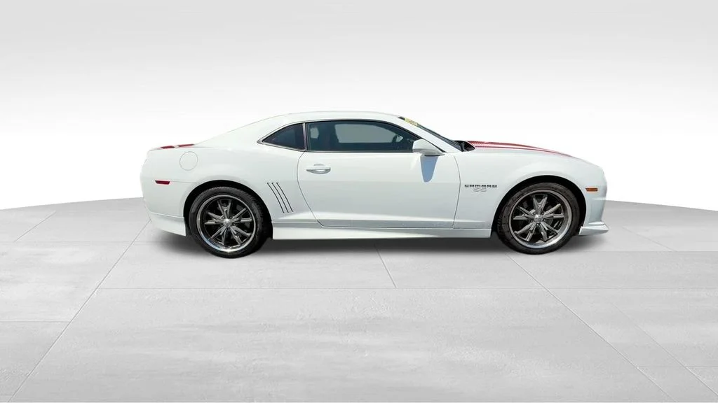 Used 2011 White Chevrolet SS image 7