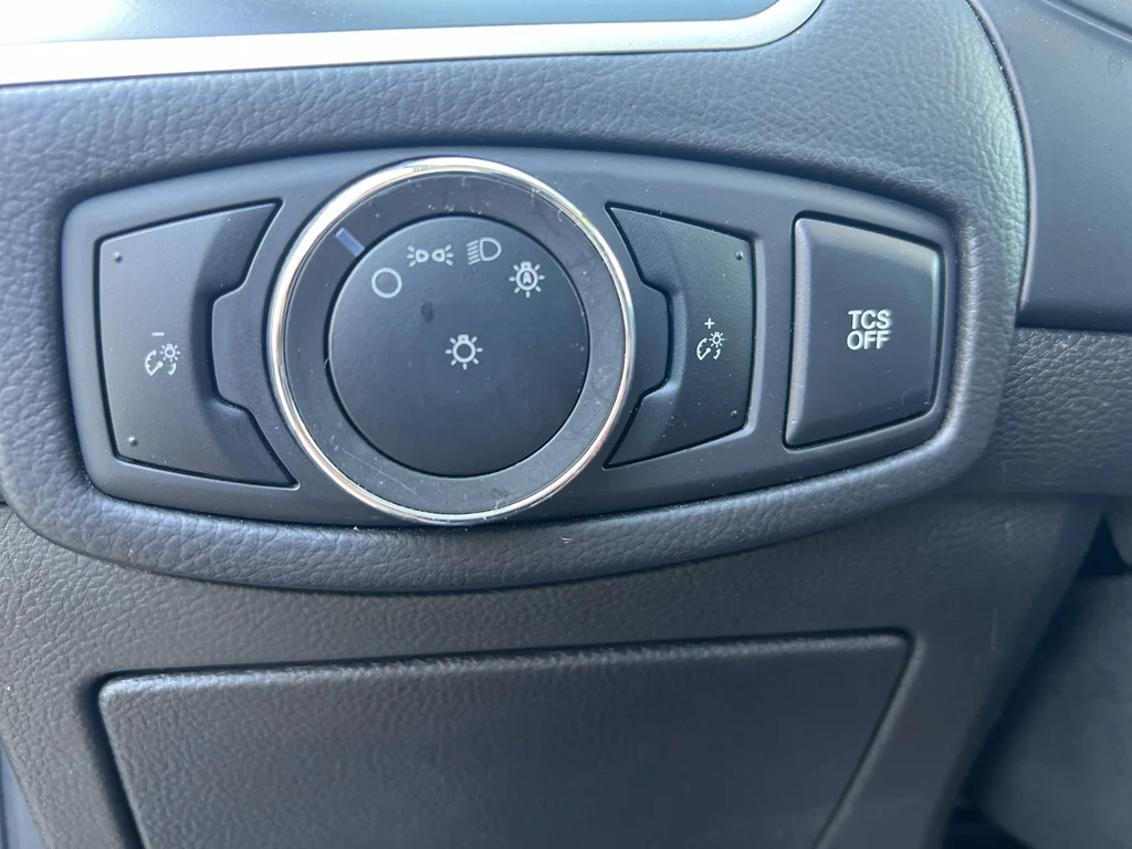 Used 2024 Agate Black Metallic Ford SEL image 21