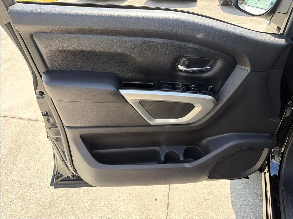 2023 Nissan Titan SV - Photo 15