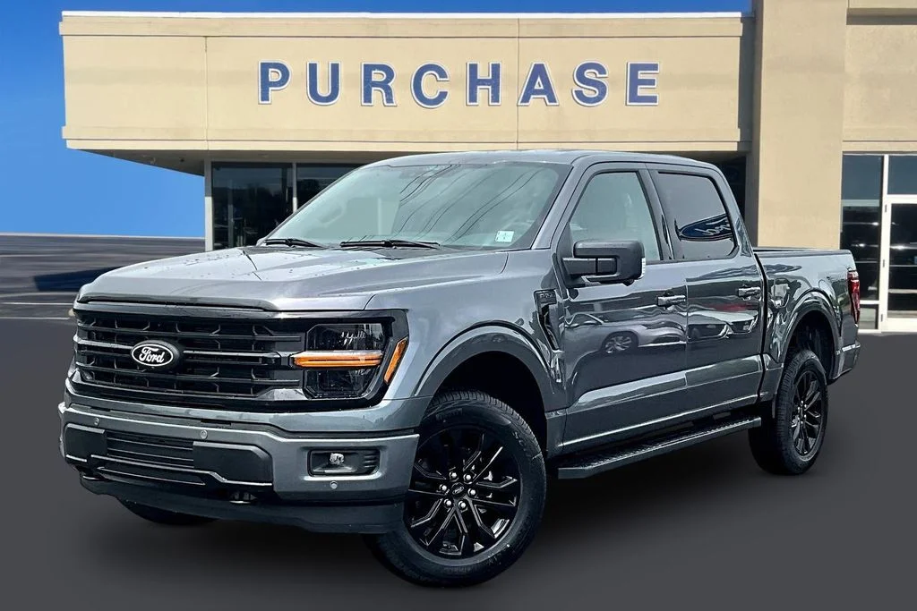New 2026 Carbonized Gray Metallic Ford XLT image 2