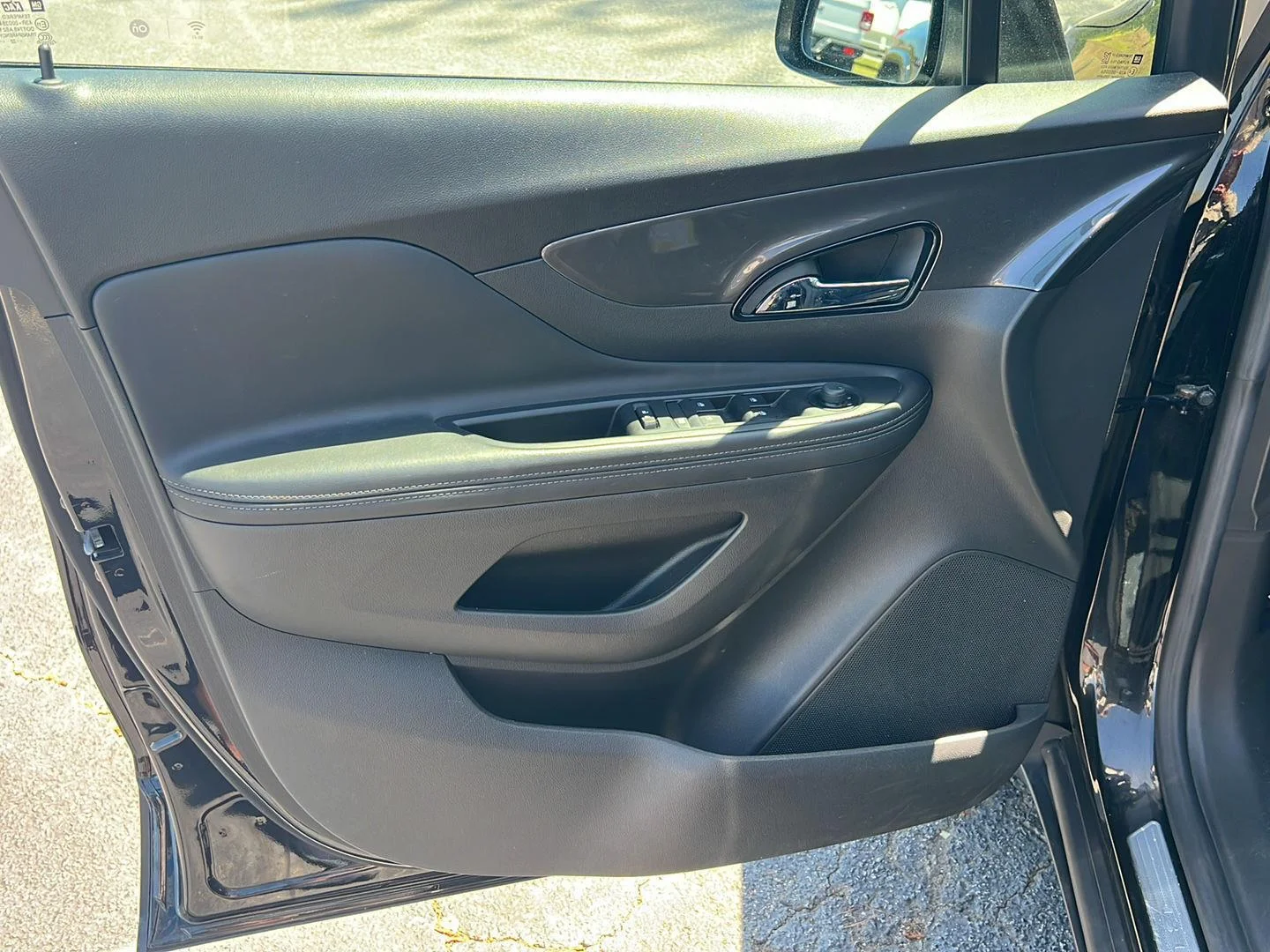 Used 2022 Ebony Twilight Metallic Buick Preferred image 16