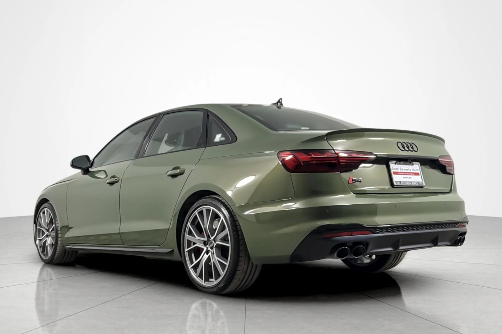 Used 2023 District Green Metallic Audi Premium Plus 3.0 TFSI quattro image 3