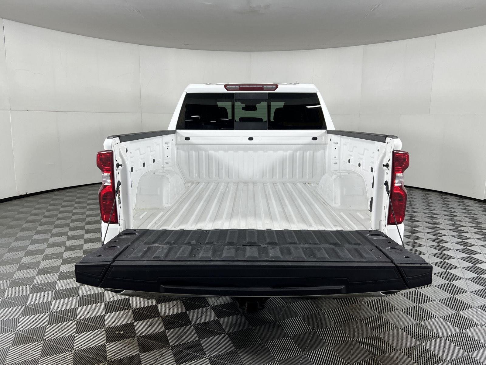 Used 2025 Summit White Chevrolet LT image 21