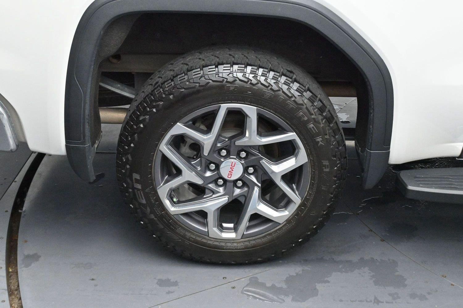 Used 2023 White Frost Tricoat GMC SLT image 38