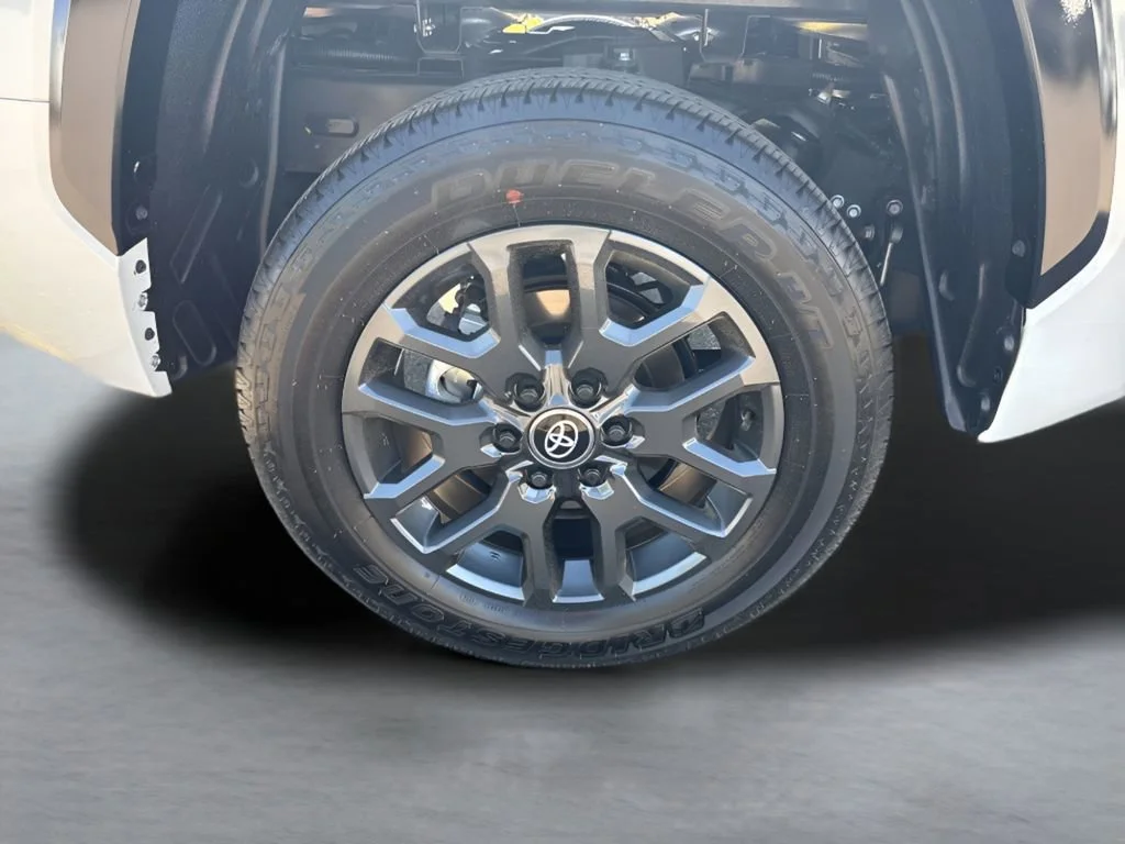 Used 2025 Wind Chill Pearl Toyota Platinum image 40