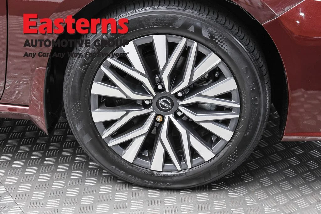 Used 2024 Red Nissan 2.5 SV image 31