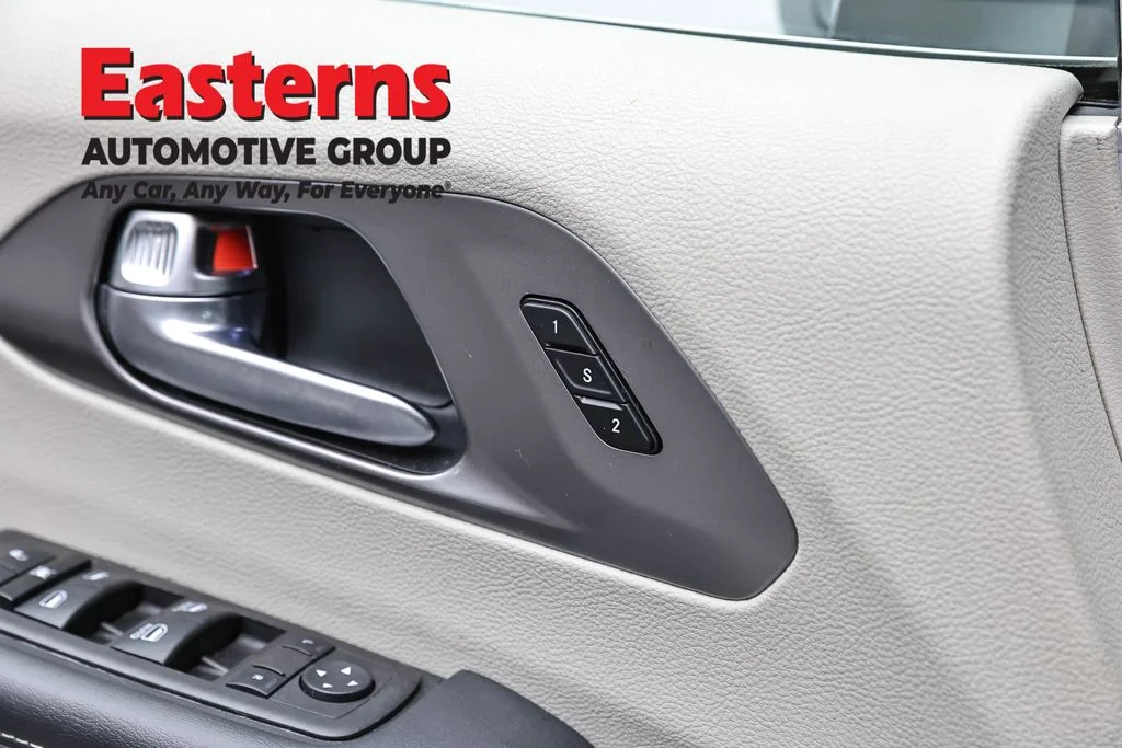Used 2023 Silver Chrysler Touring L image 22