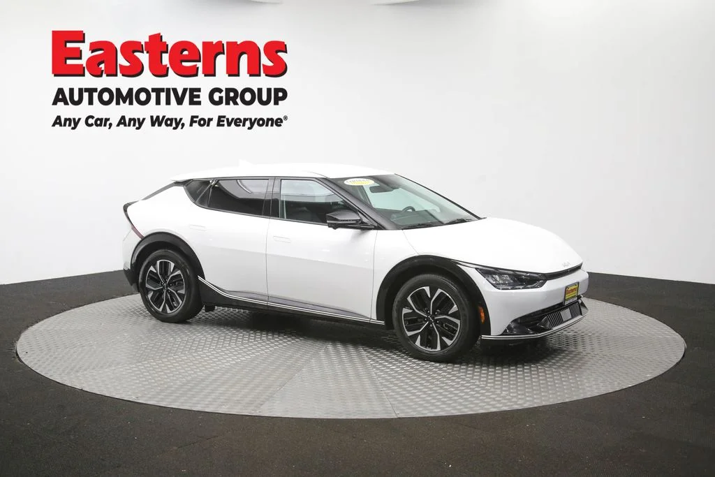 Used 2024 White Kia Wind image 50