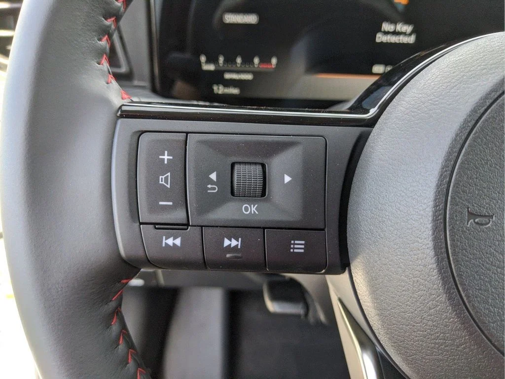 Used 2025 White Nissan SR image 31