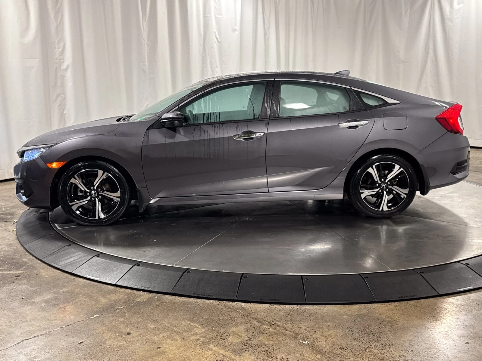 Used 2016  Honda Touring image 8