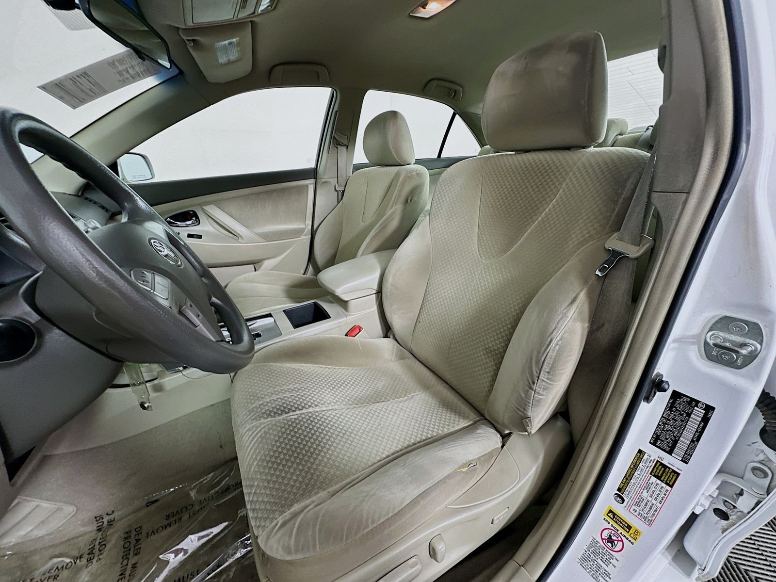 Used 2009 Super White Toyota LE image 18