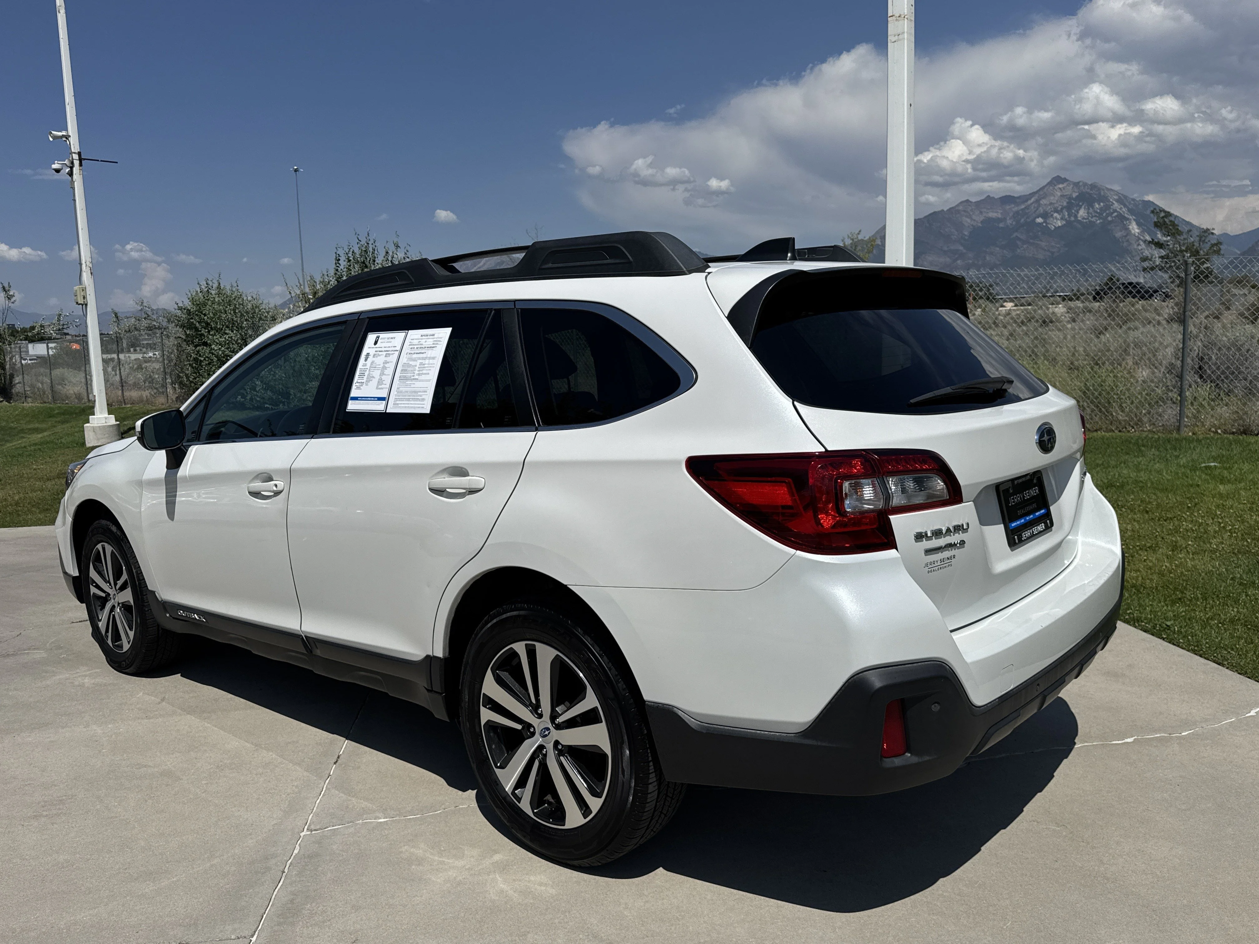 Used 2019 Crystal White Pearl Subaru Limited image 3