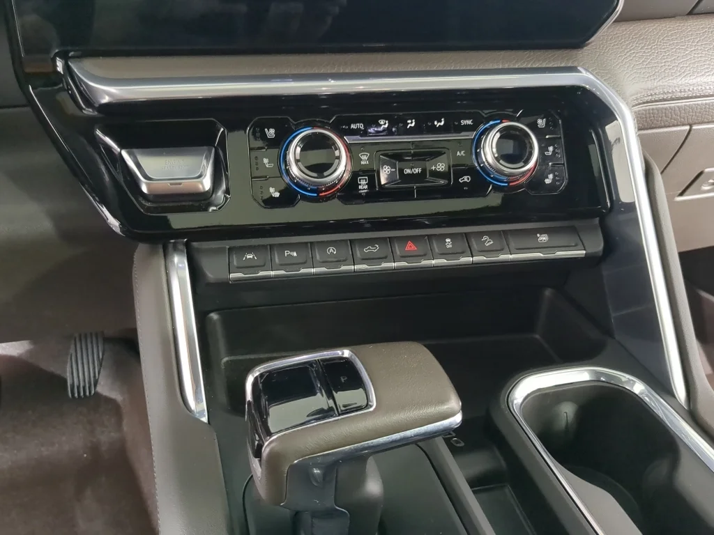 Used 2022 White GMC Denali image 28