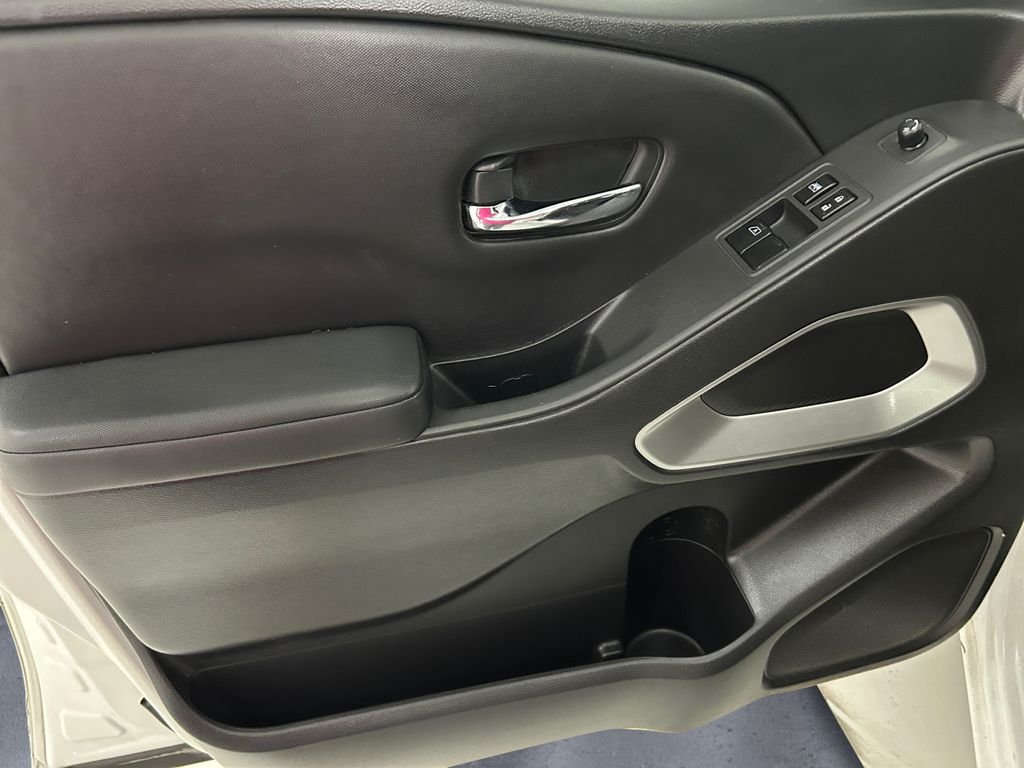 Used 2022 White Nissan SV image 12