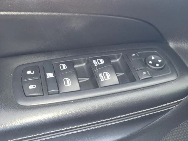 Used 2016 Silver Jeep Limited image 29
