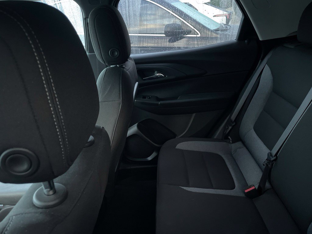Used 2024 Pearl Chevrolet LT image 11