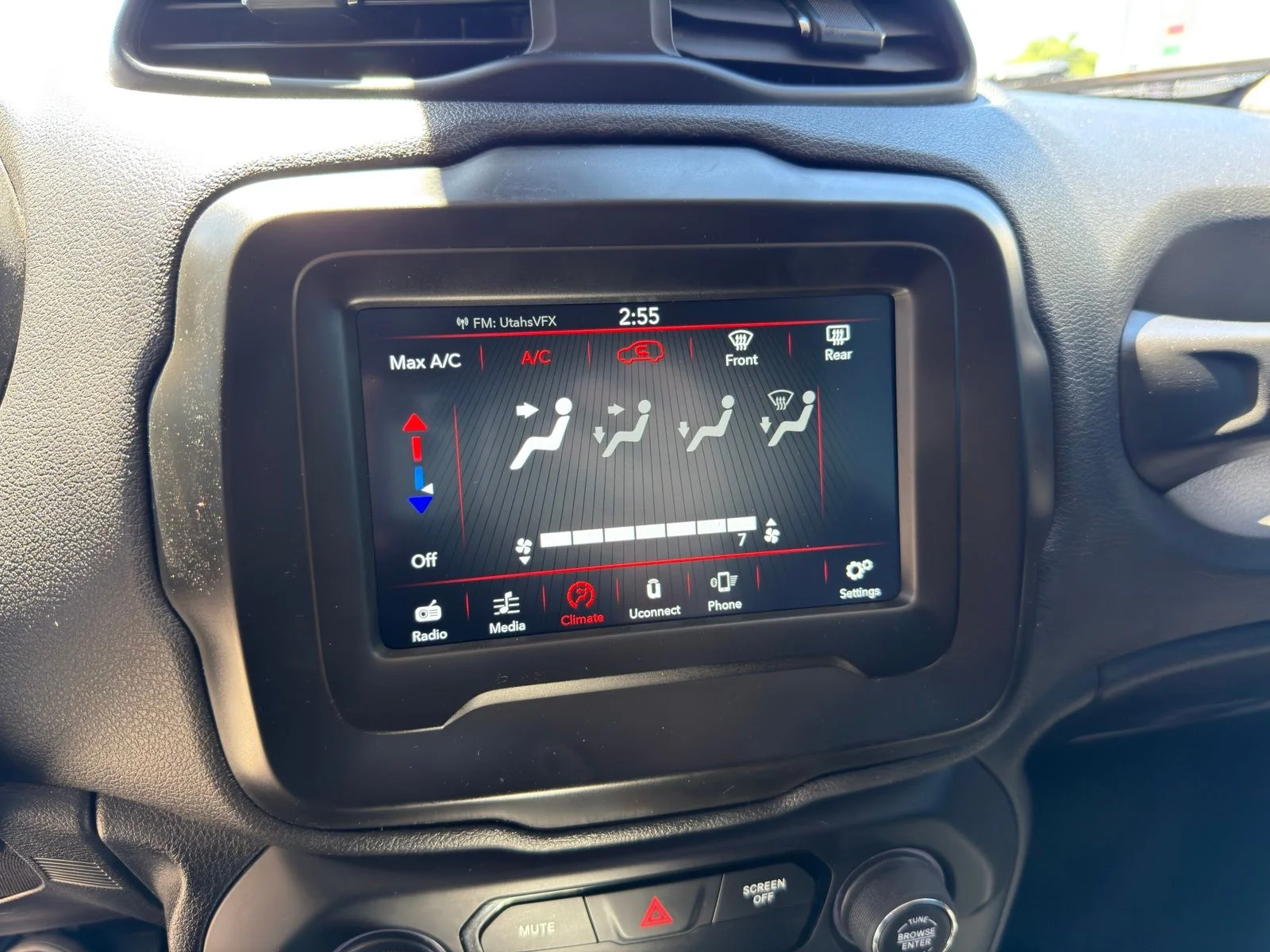 Used 2018 Black Jeep Latitude image 23