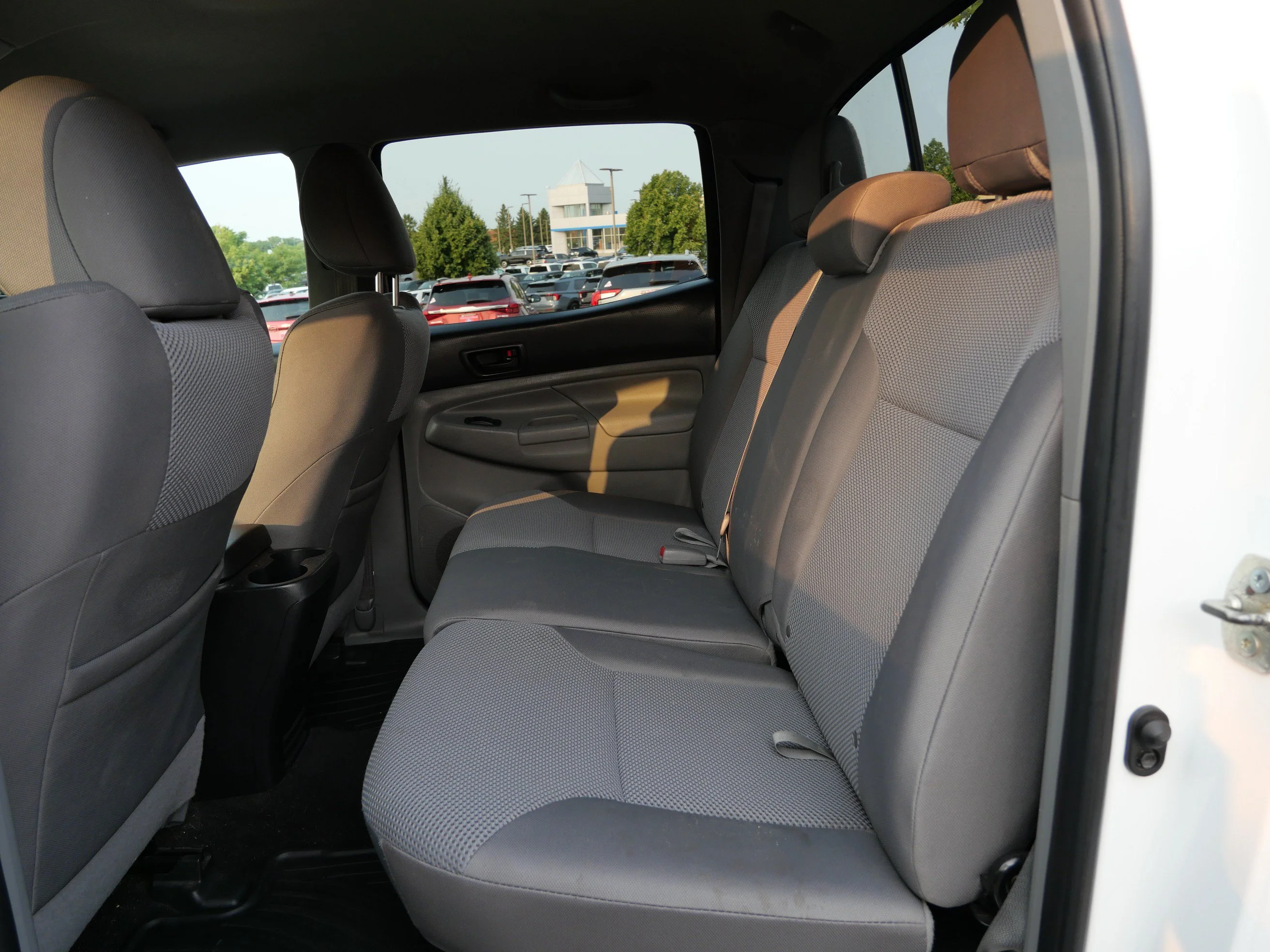 Used 2012 Super White Toyota 4WD Double Cab LB V6 AT image 13
