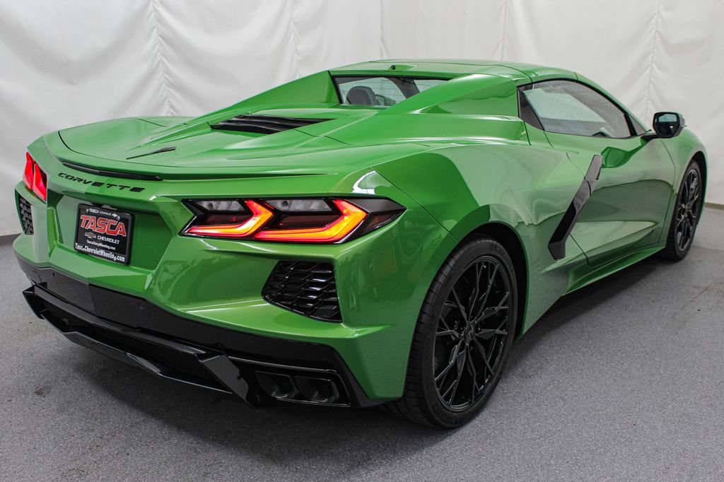 New 2027 Roswell Green Metallic Chevrolet 2LT image 12