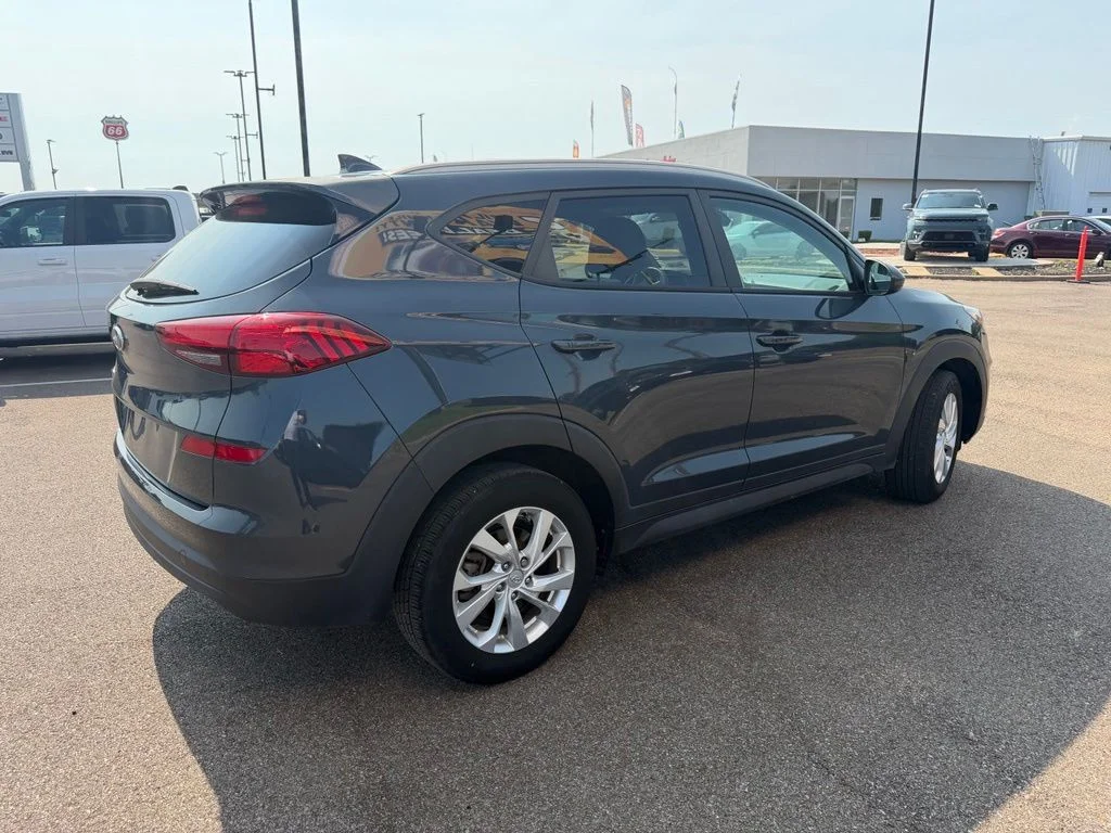 Used 2021 Blue Hyundai Value image 5