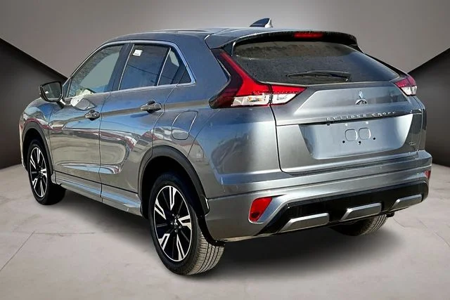 New 2026 Gray Mitsubishi SEL image 3