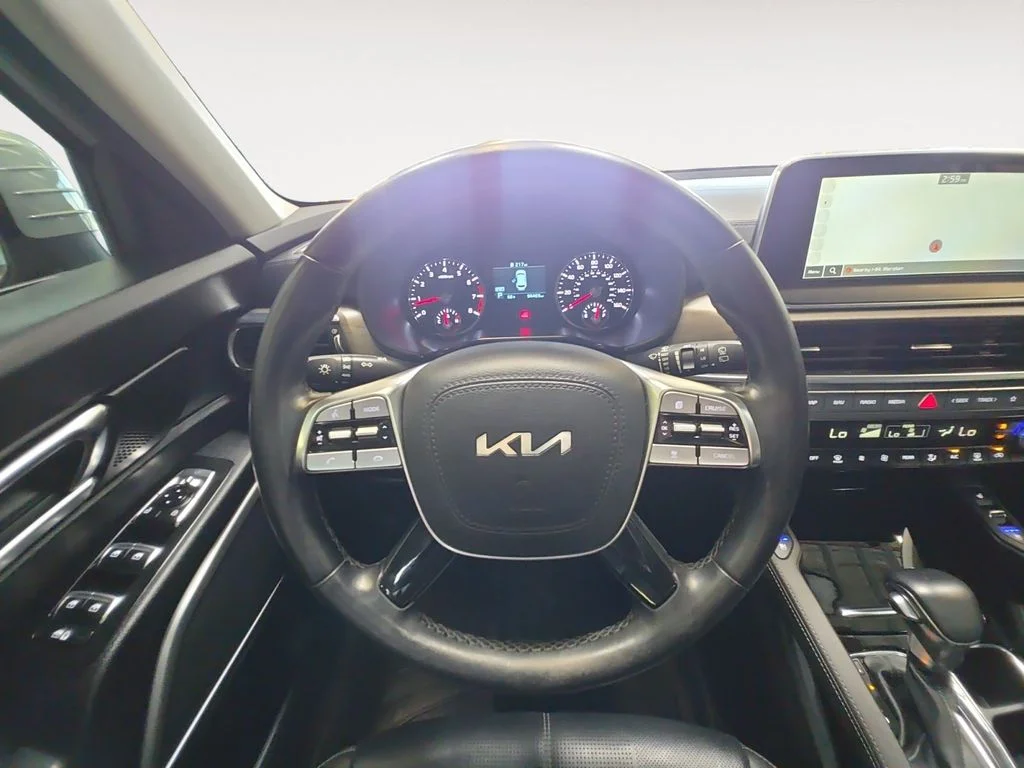 Used 2022 Gray Kia EX image 11