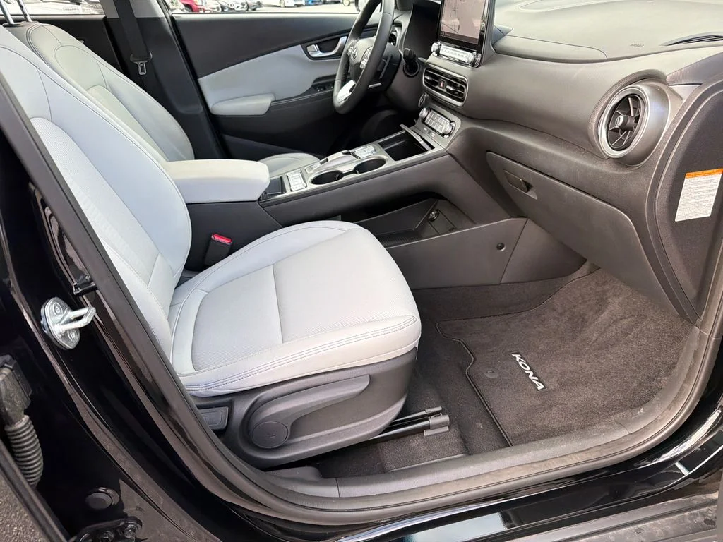Used 2023 Black Hyundai Limited image 13