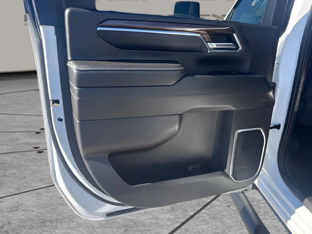 Used 2024 White Chevrolet LT image 25