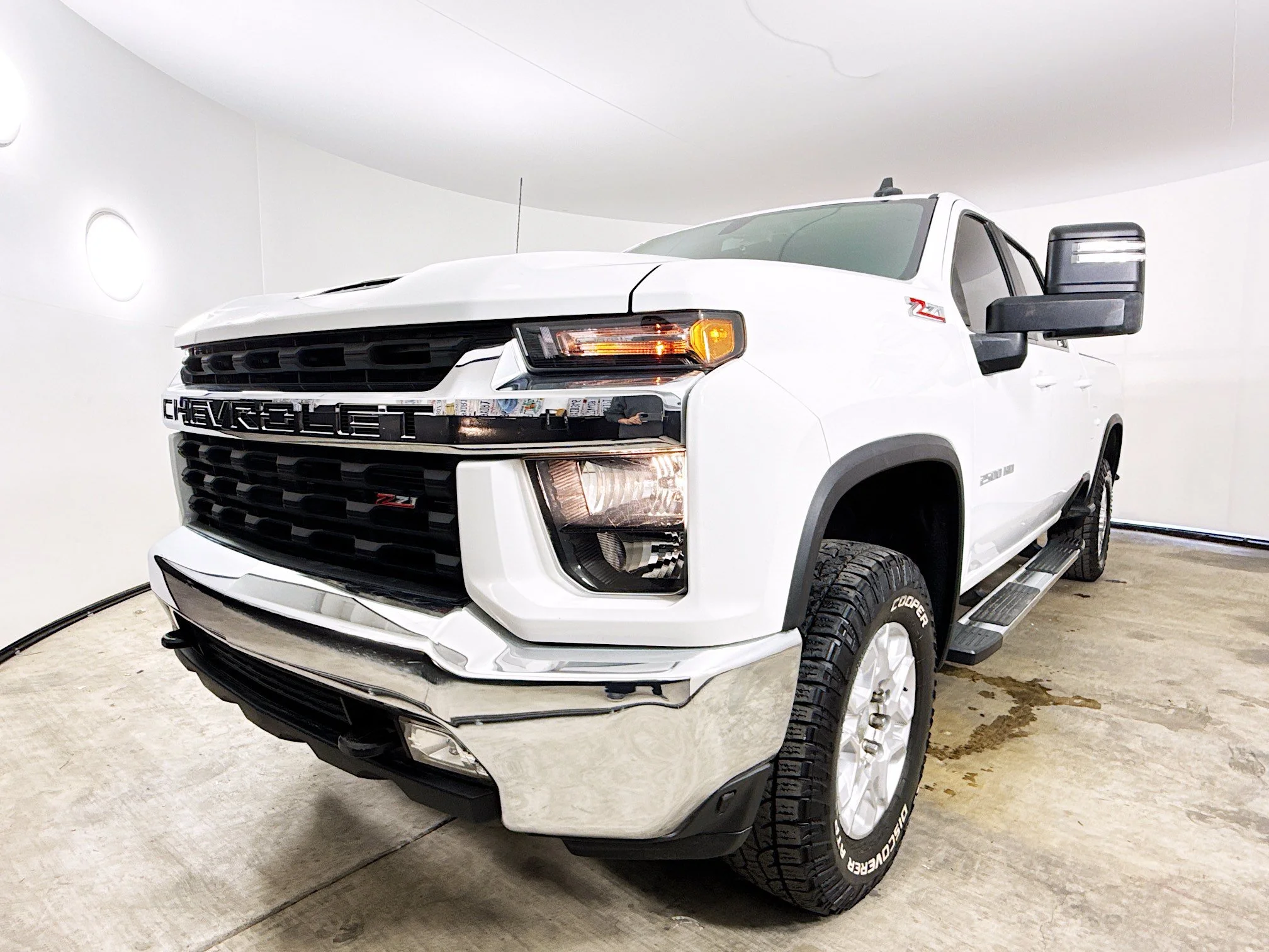 Used 2022 Summit White Chevrolet LT image 3