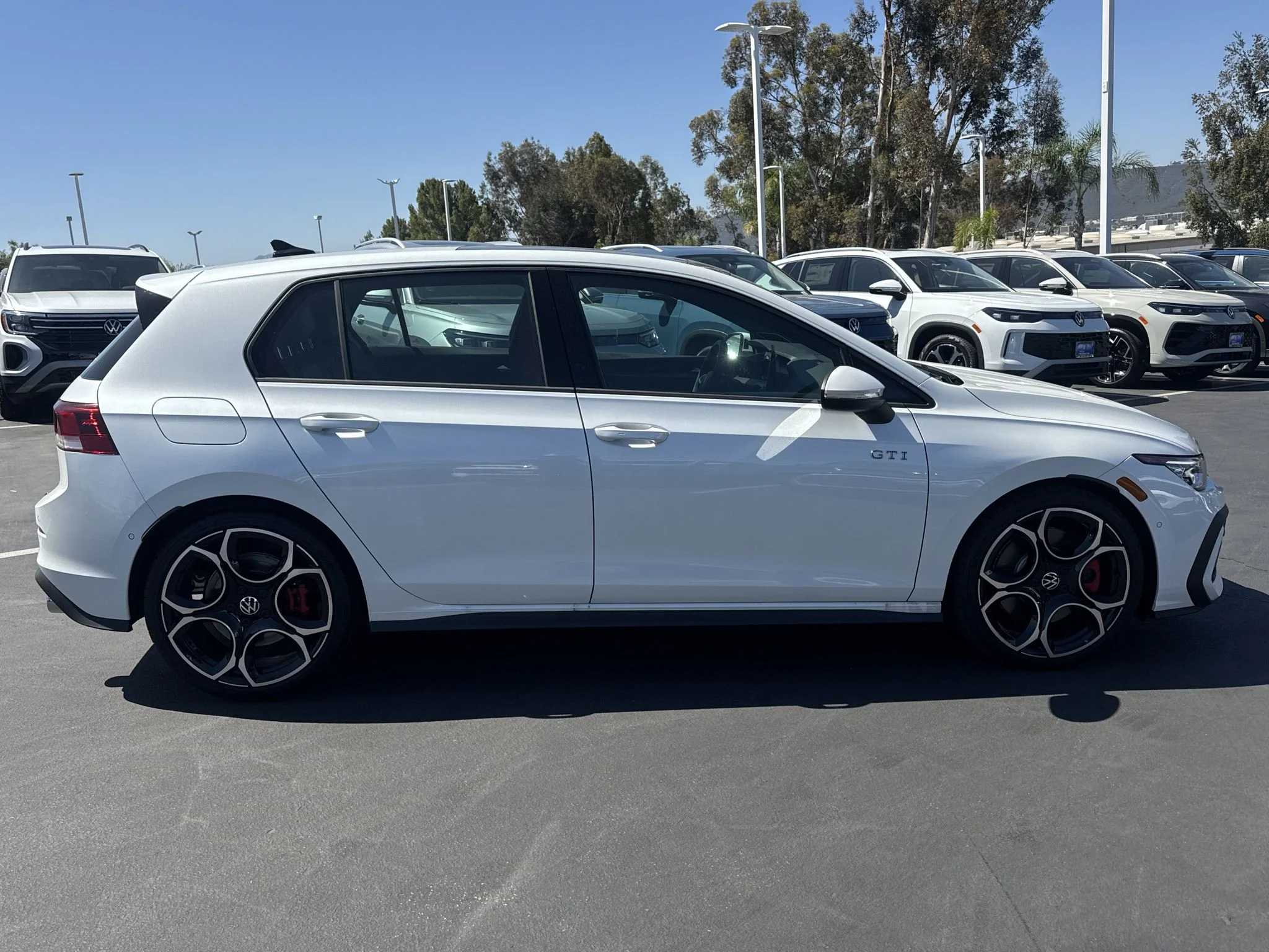 New 2026 Opal White Pearl Volkswagen Autobahn image 9
