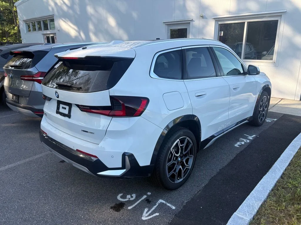 Certified Used 2025 Alpine White BMW xDrive28i image 4