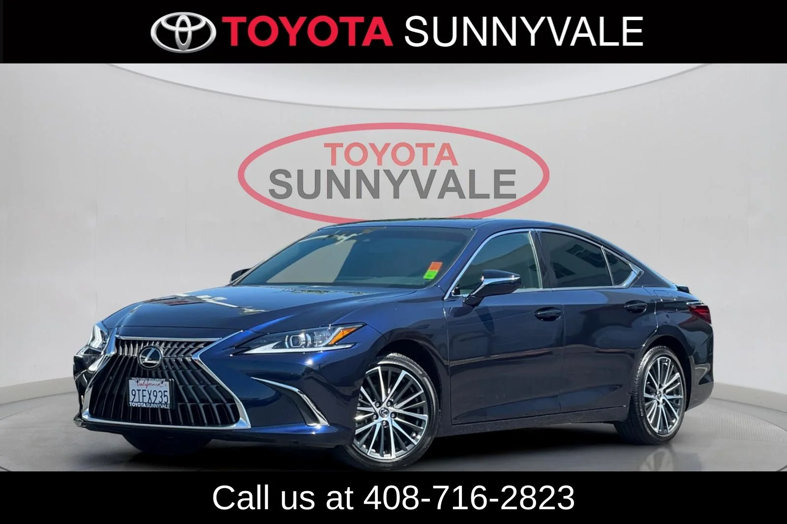 2025 Lexus ES 300h 300h's photo