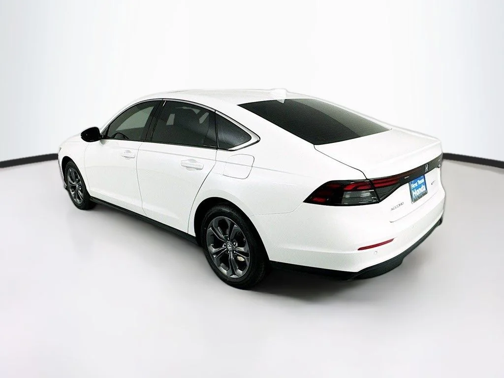 New 2026 Platinum White Pearl Honda EX-L image 6