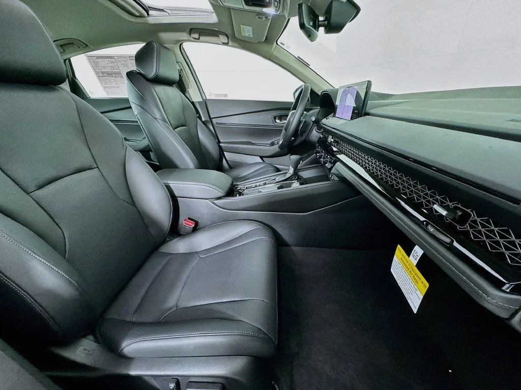New 2026 Urban Gray Pearl Honda Touring image 38