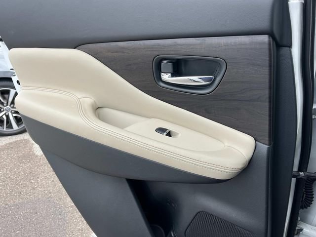 Used 2023  Nissan Platinum image 18